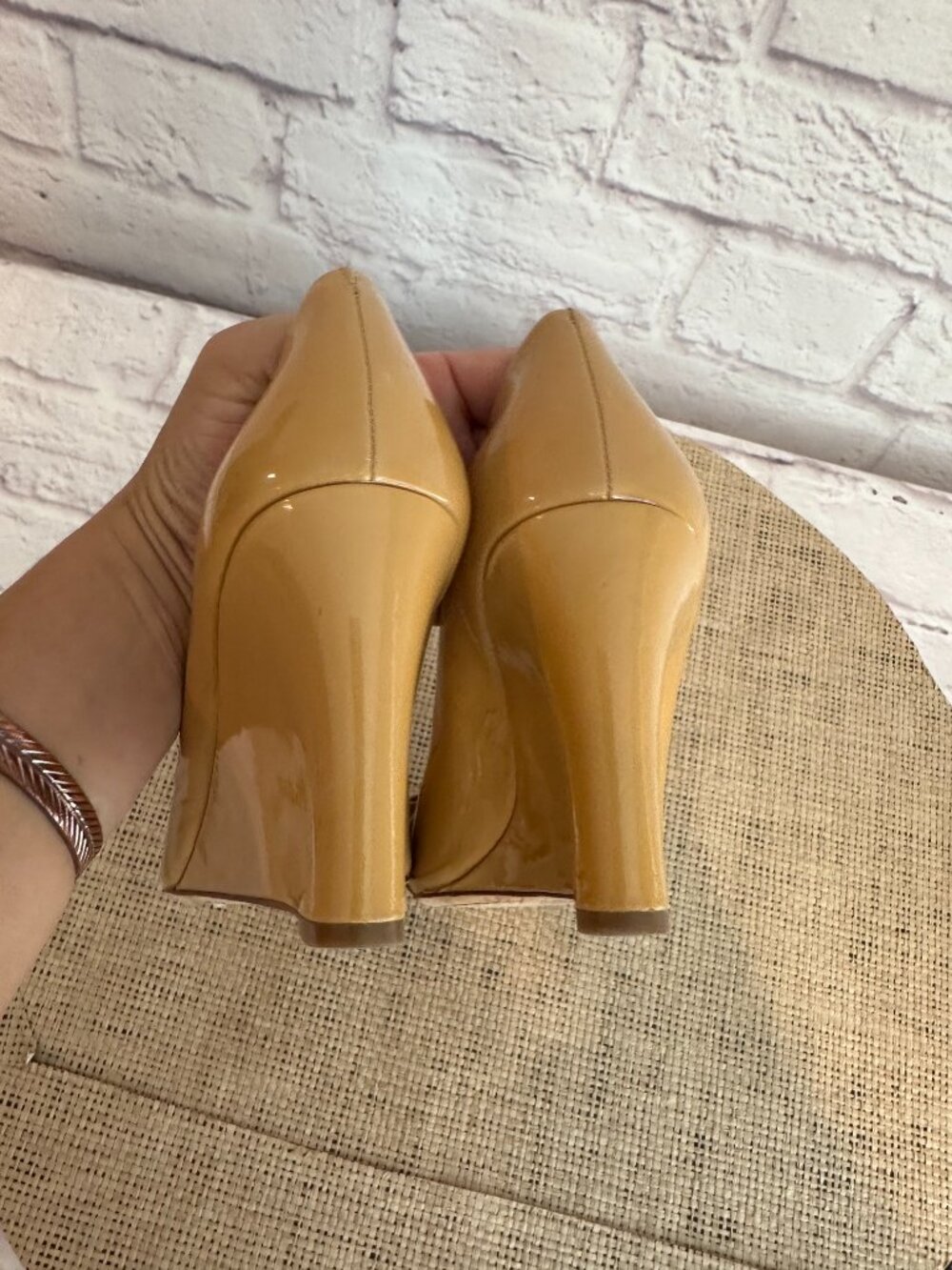 Tory Burch TRUDY gold yellow Patent Leather Wedge Pumps Bow size 9 - Picture 9 of 10